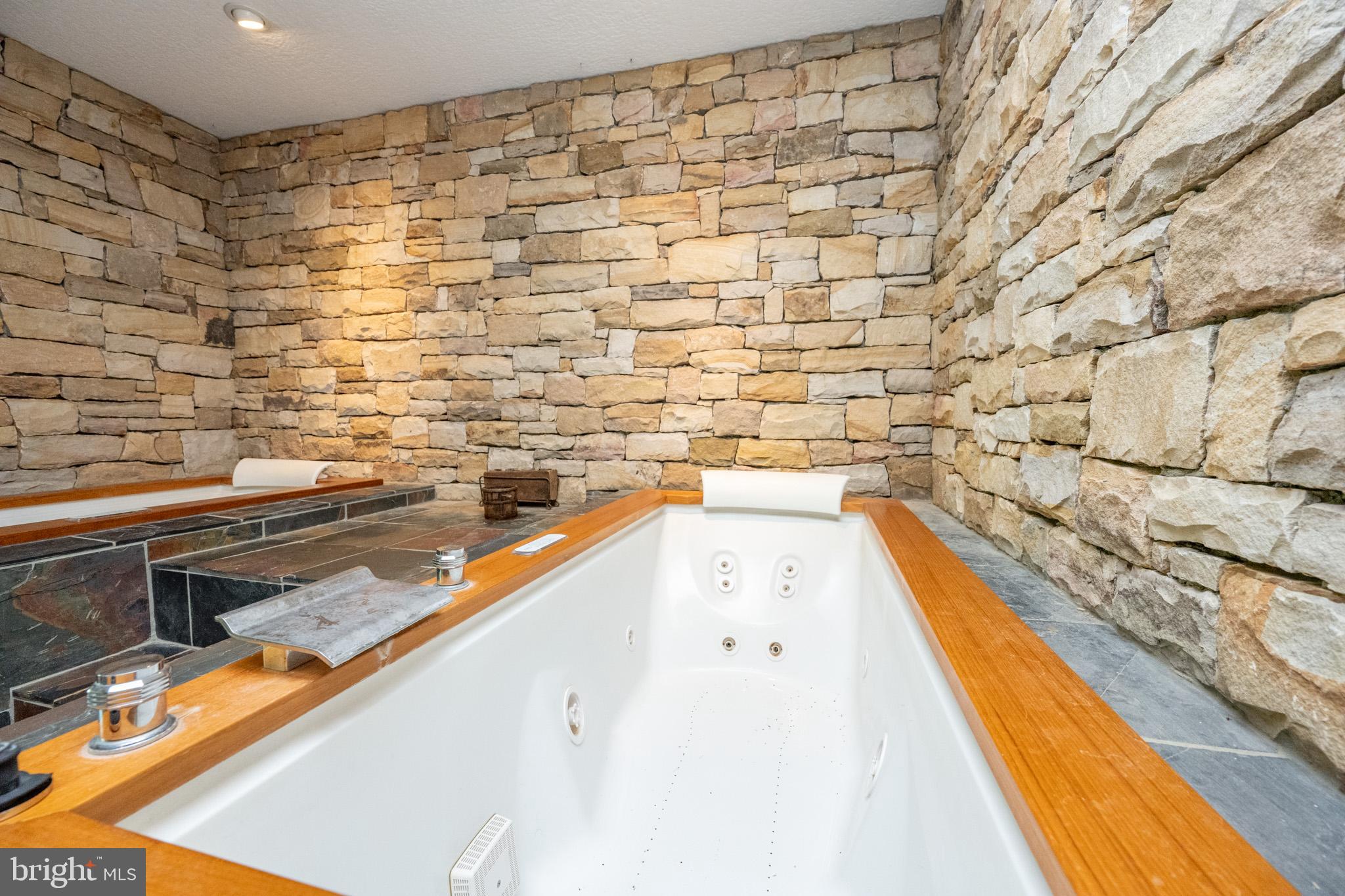 BOULDER RIDGE - Residential