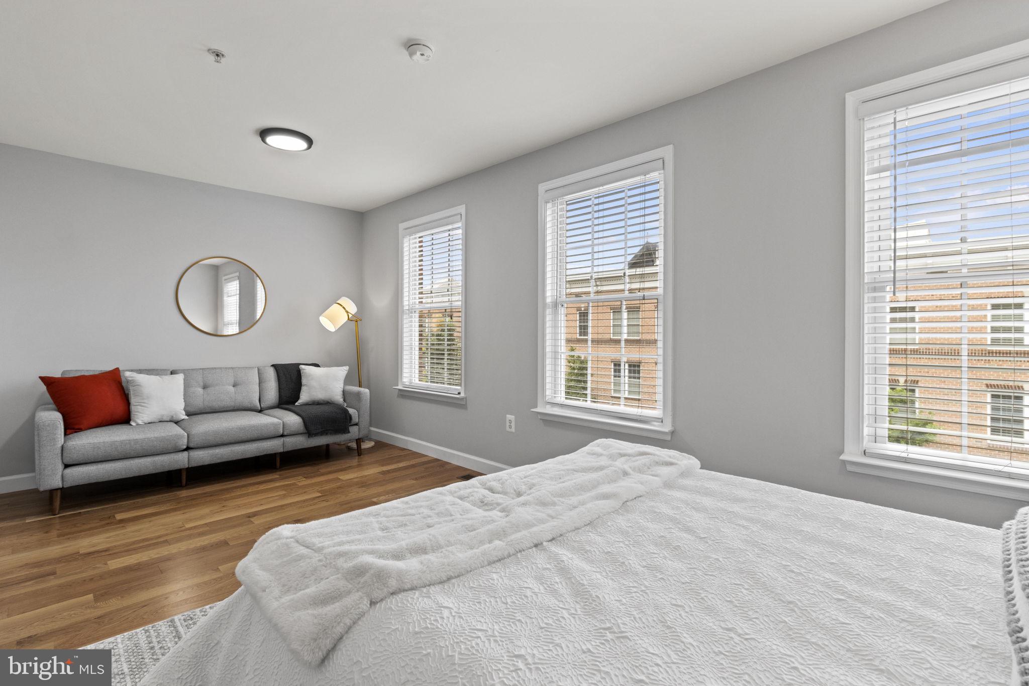 LOCUST POINT - Residential