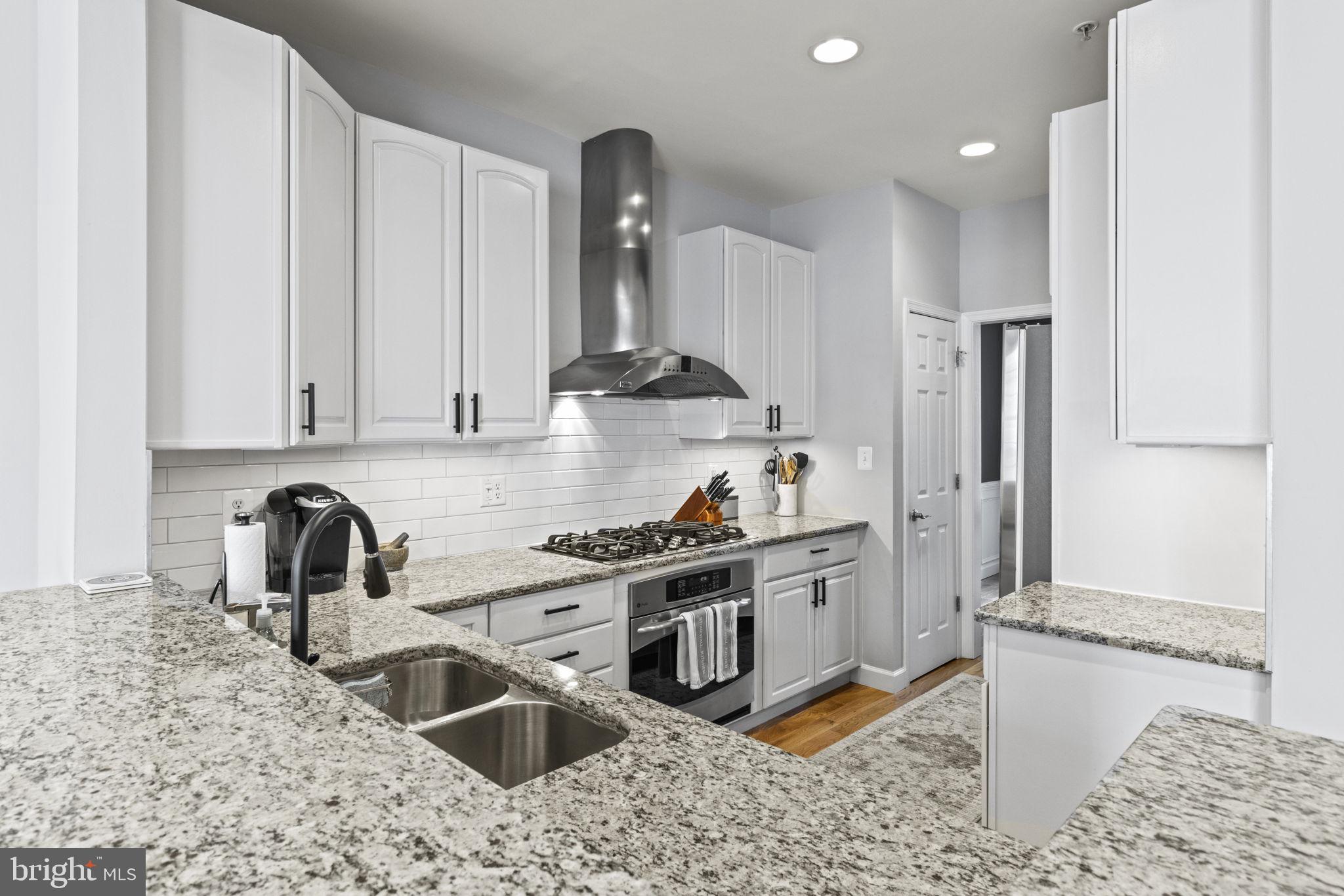 LOCUST POINT - Residential