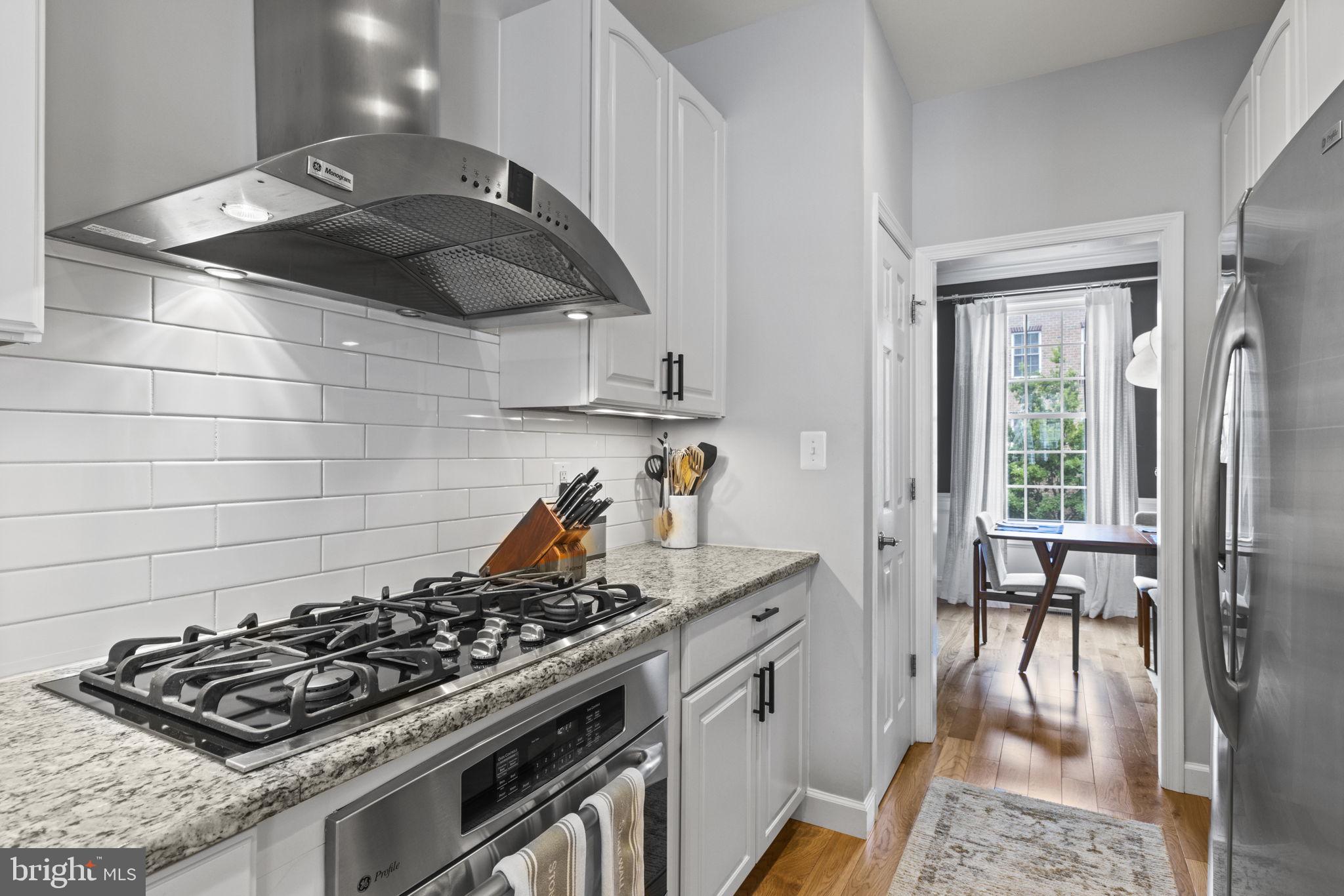 LOCUST POINT - Residential