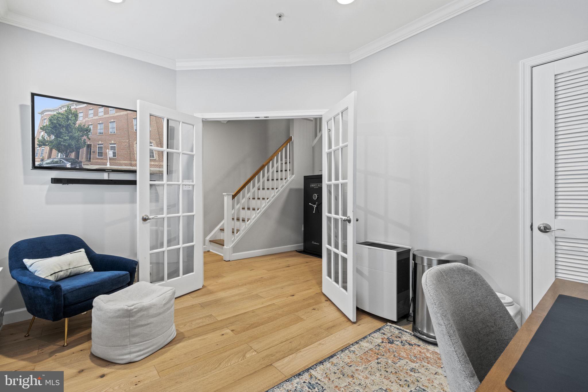 LOCUST POINT - Residential