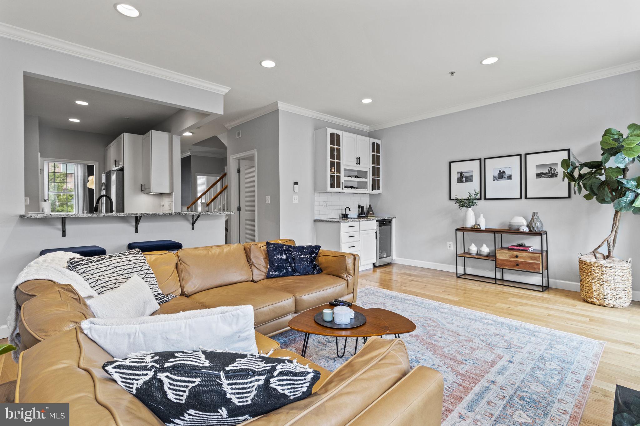 LOCUST POINT - Residential