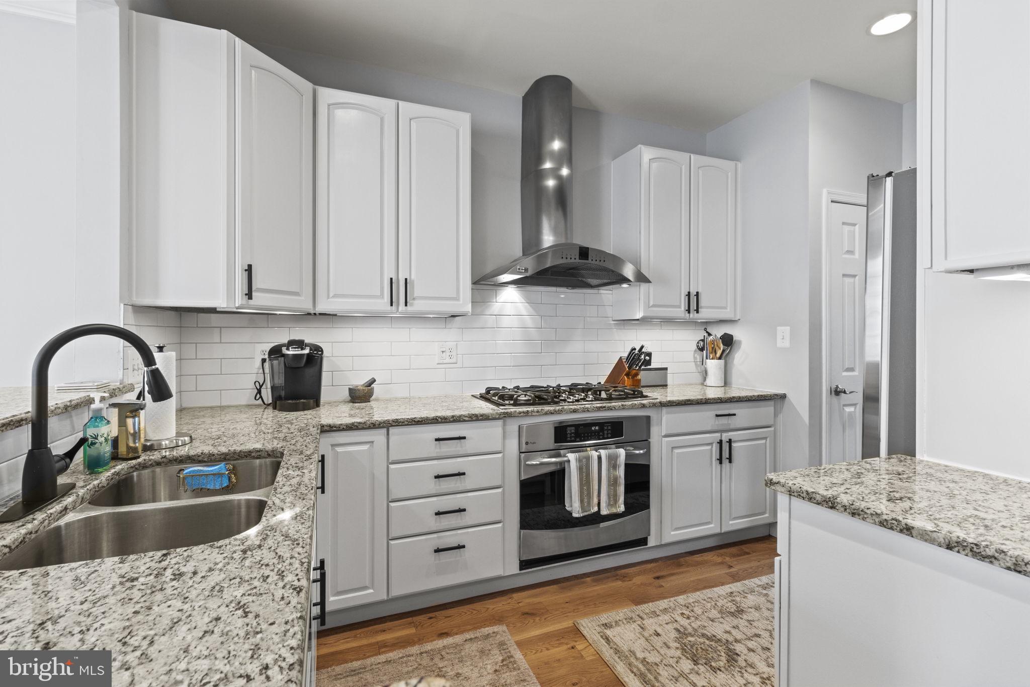 LOCUST POINT - Residential