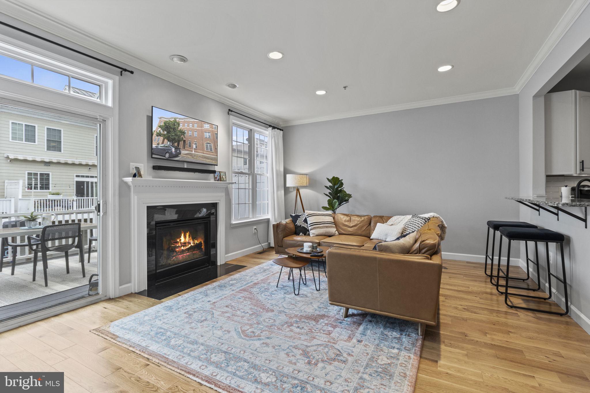 LOCUST POINT - Residential