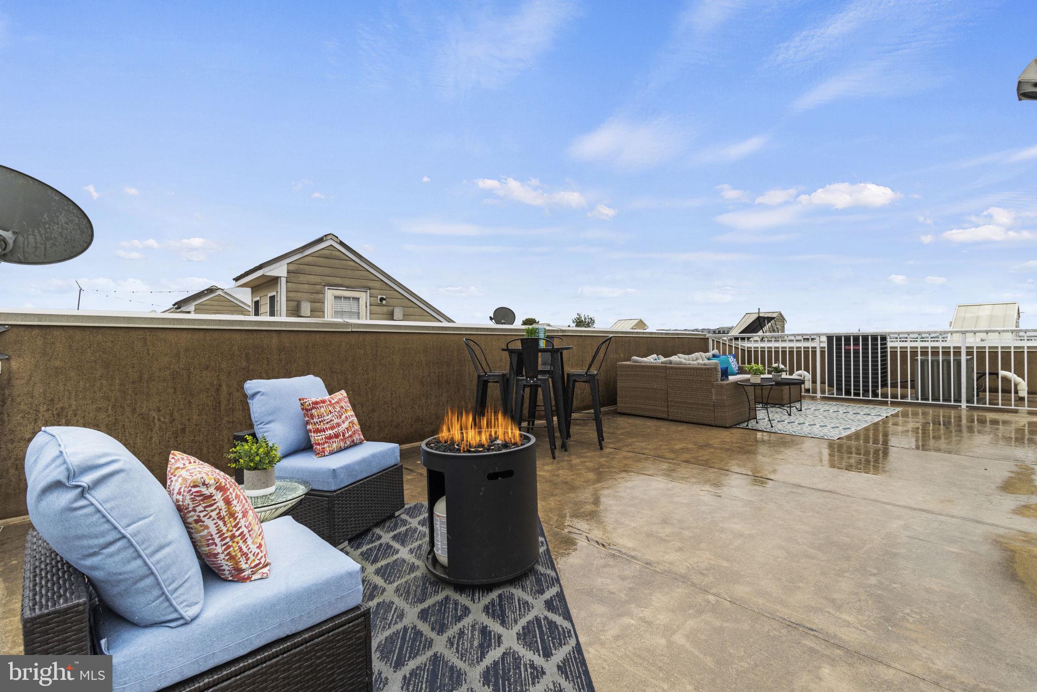 LOCUST POINT - Residential