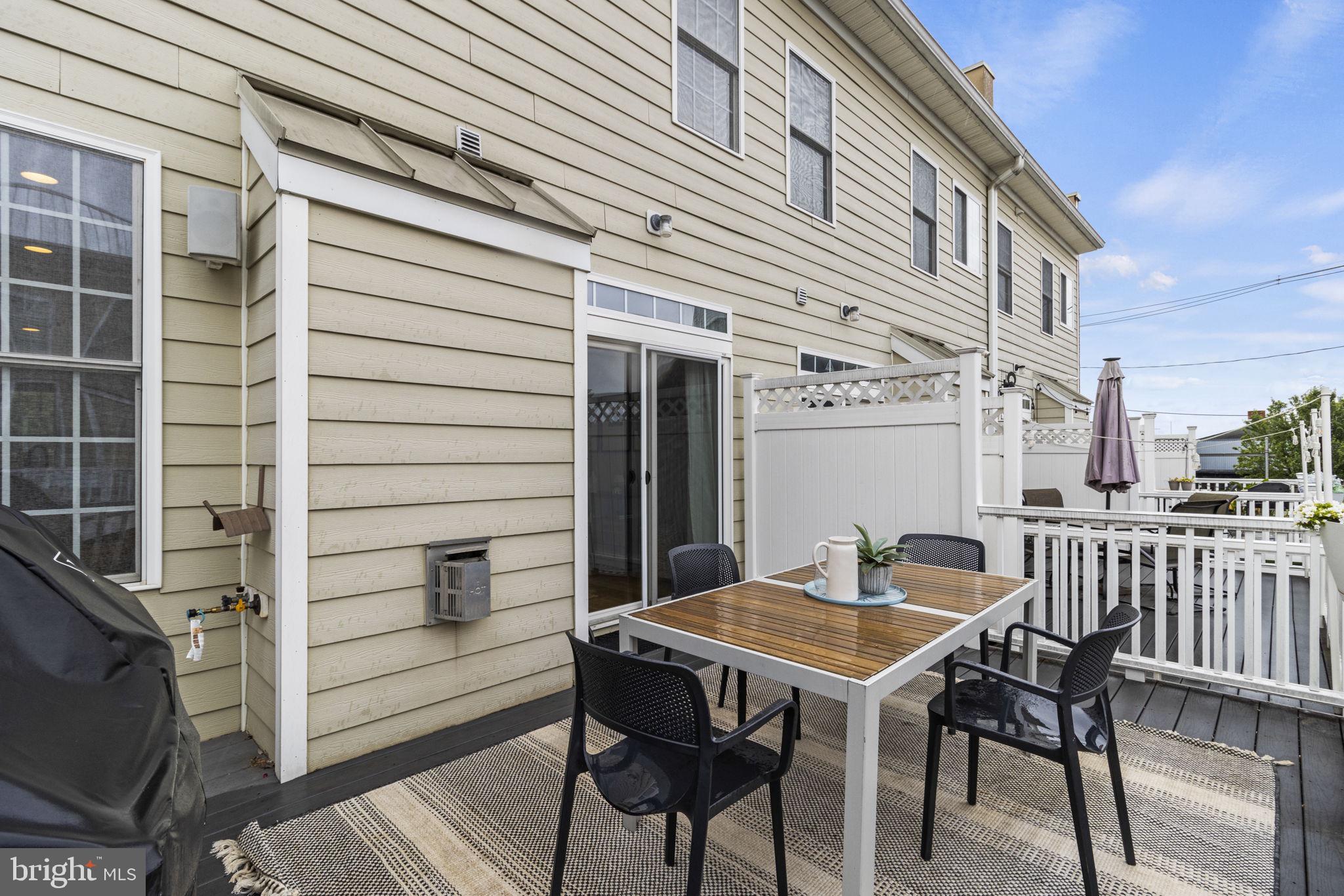 LOCUST POINT - Residential