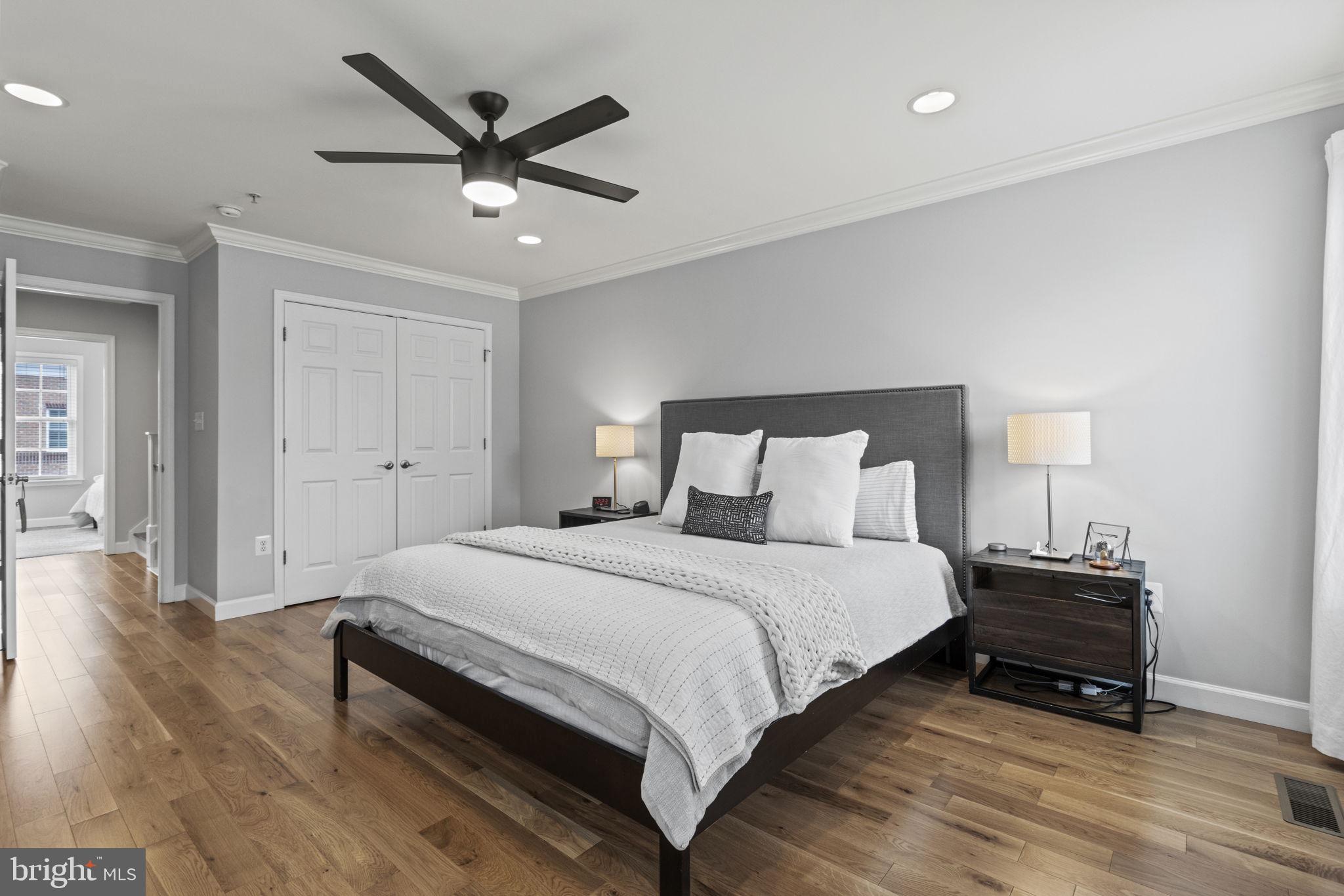 LOCUST POINT - Residential