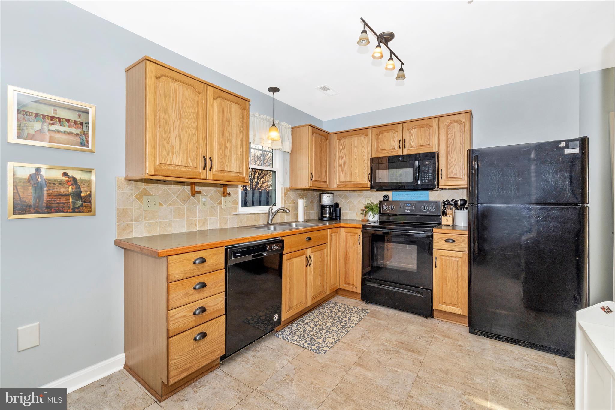 ALBERT COURTS - Residential