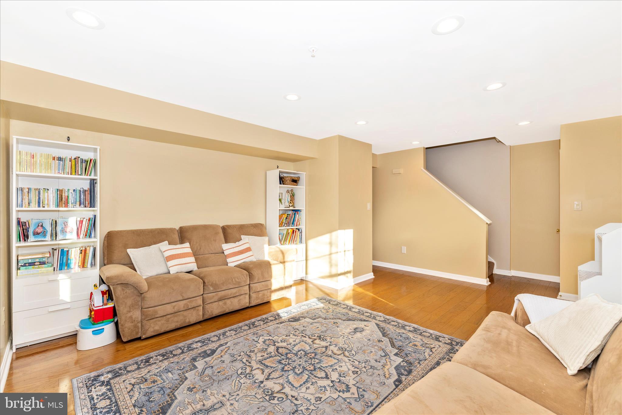 ALBERT COURTS - Residential