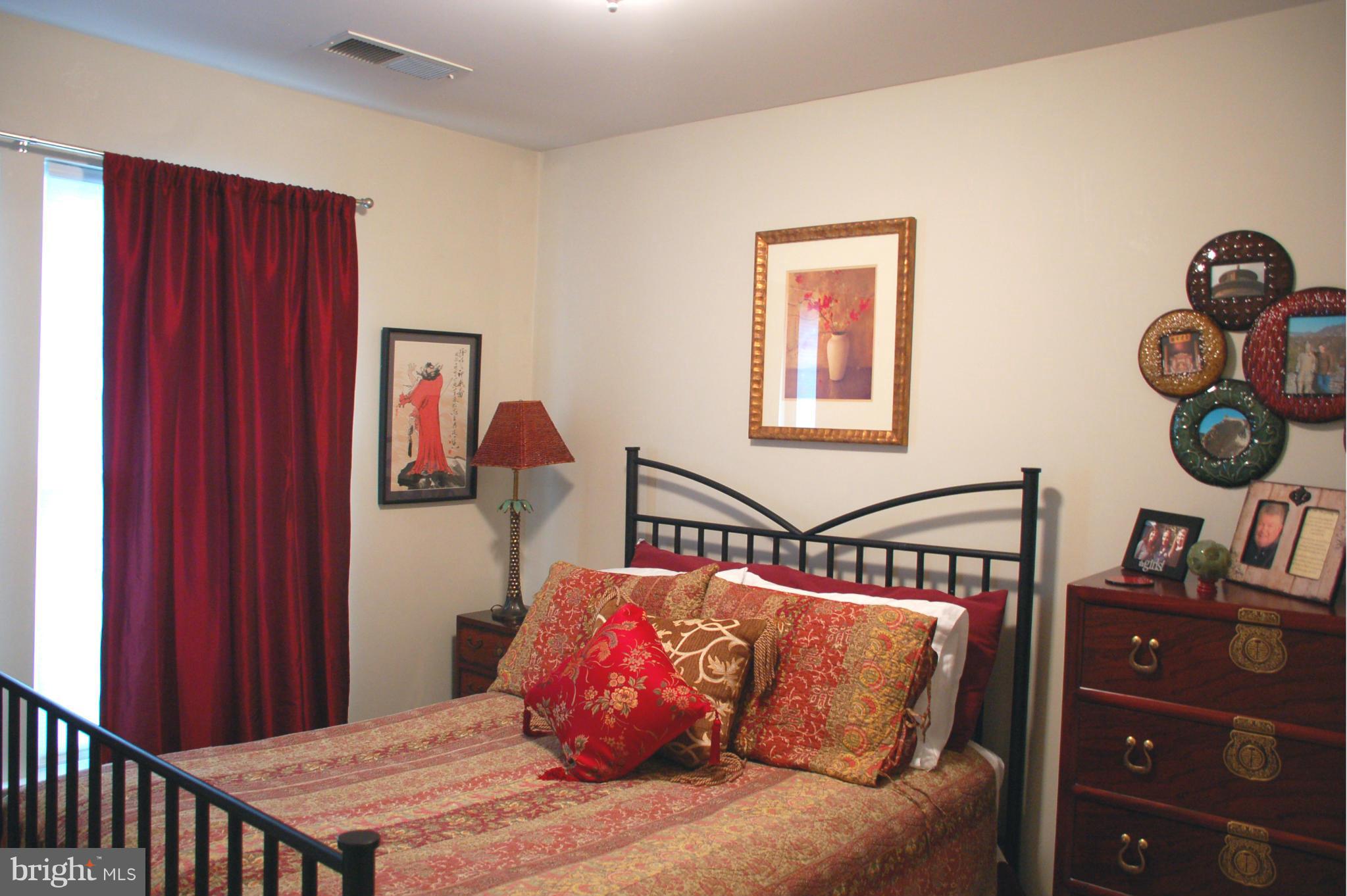 HUNTINGTON GROVE - Residential