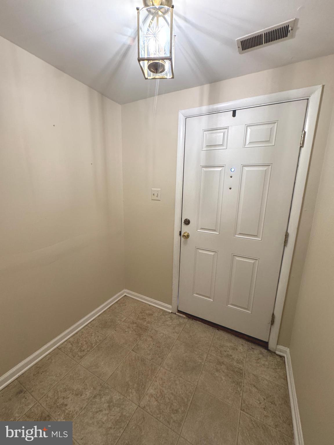 RIVERCHASE - Residential