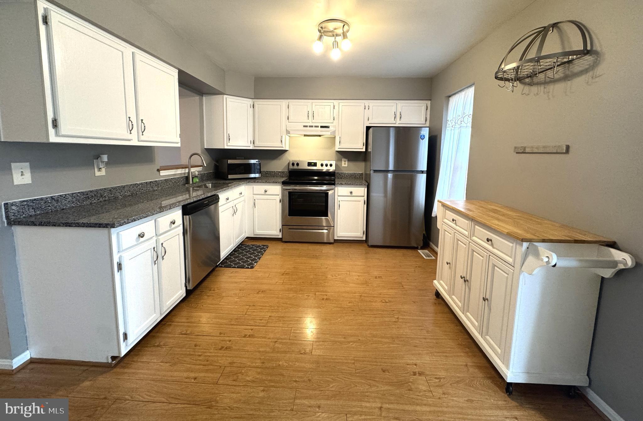 RIVERCHASE - Residential