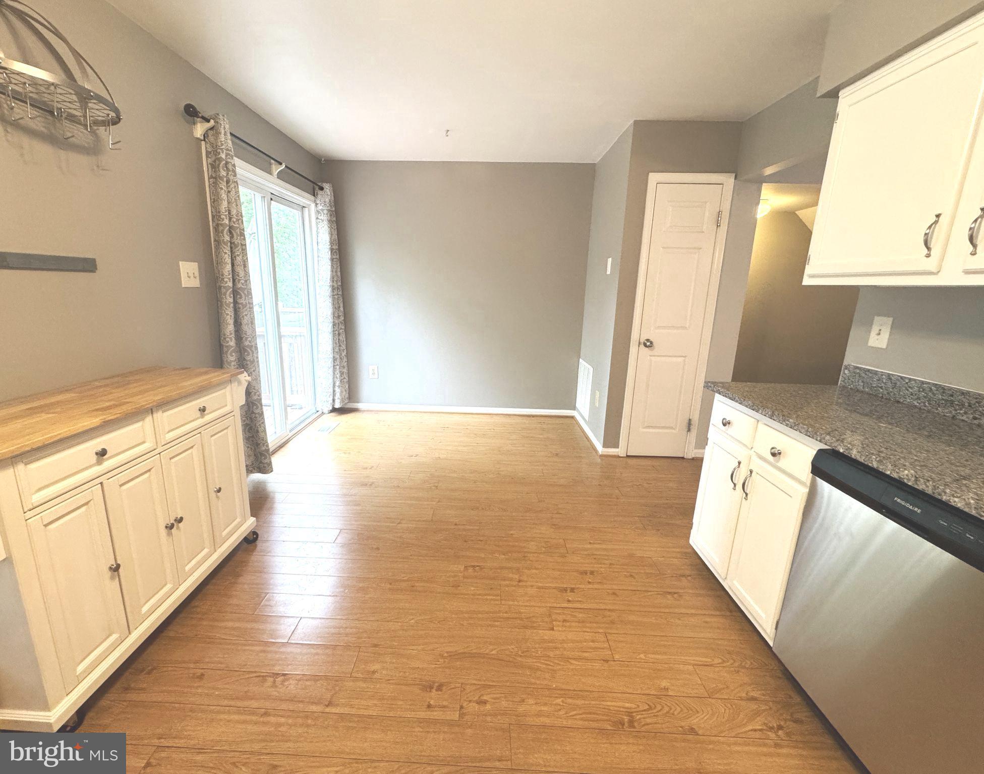 RIVERCHASE - Residential