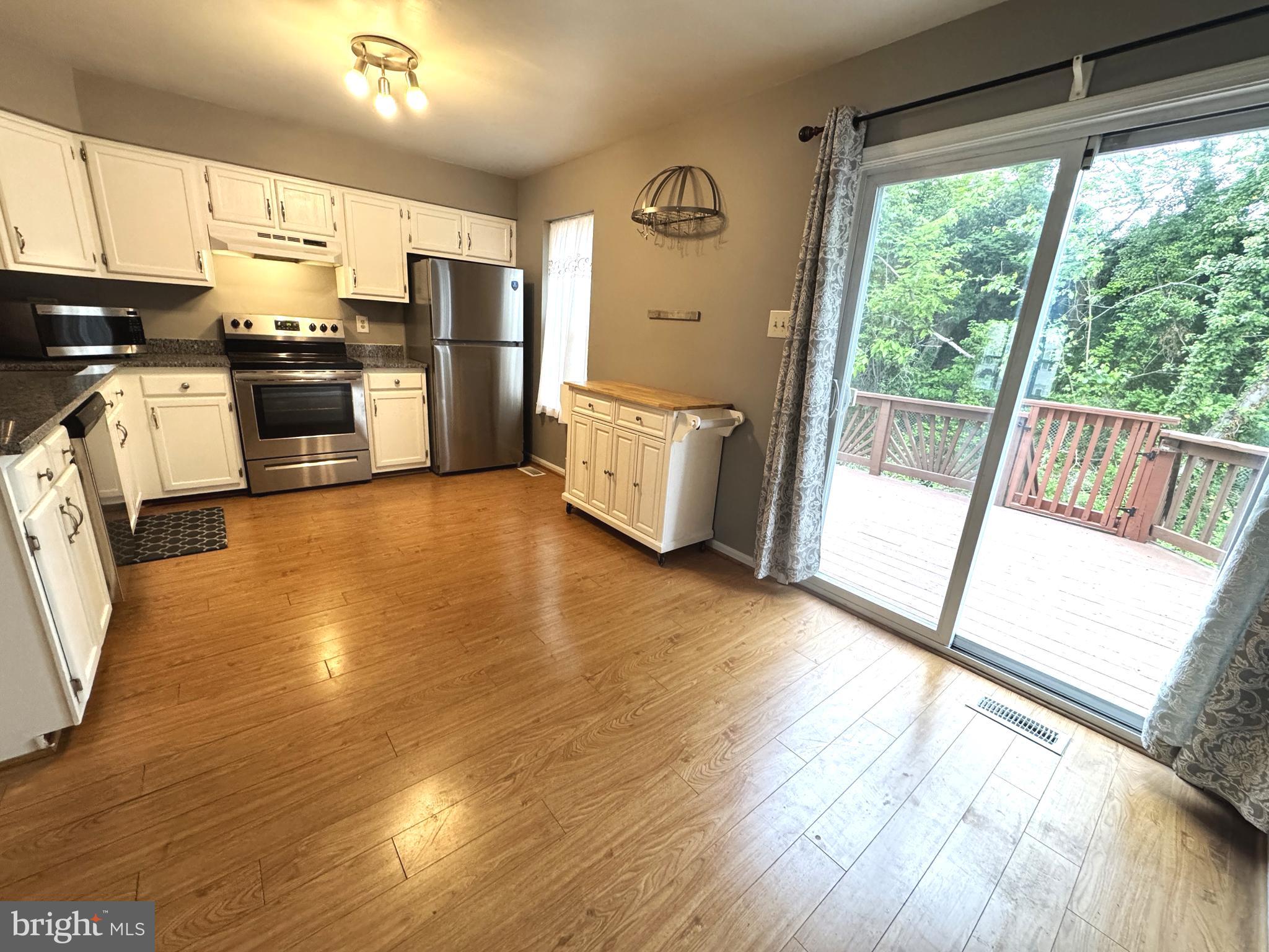 RIVERCHASE - Residential