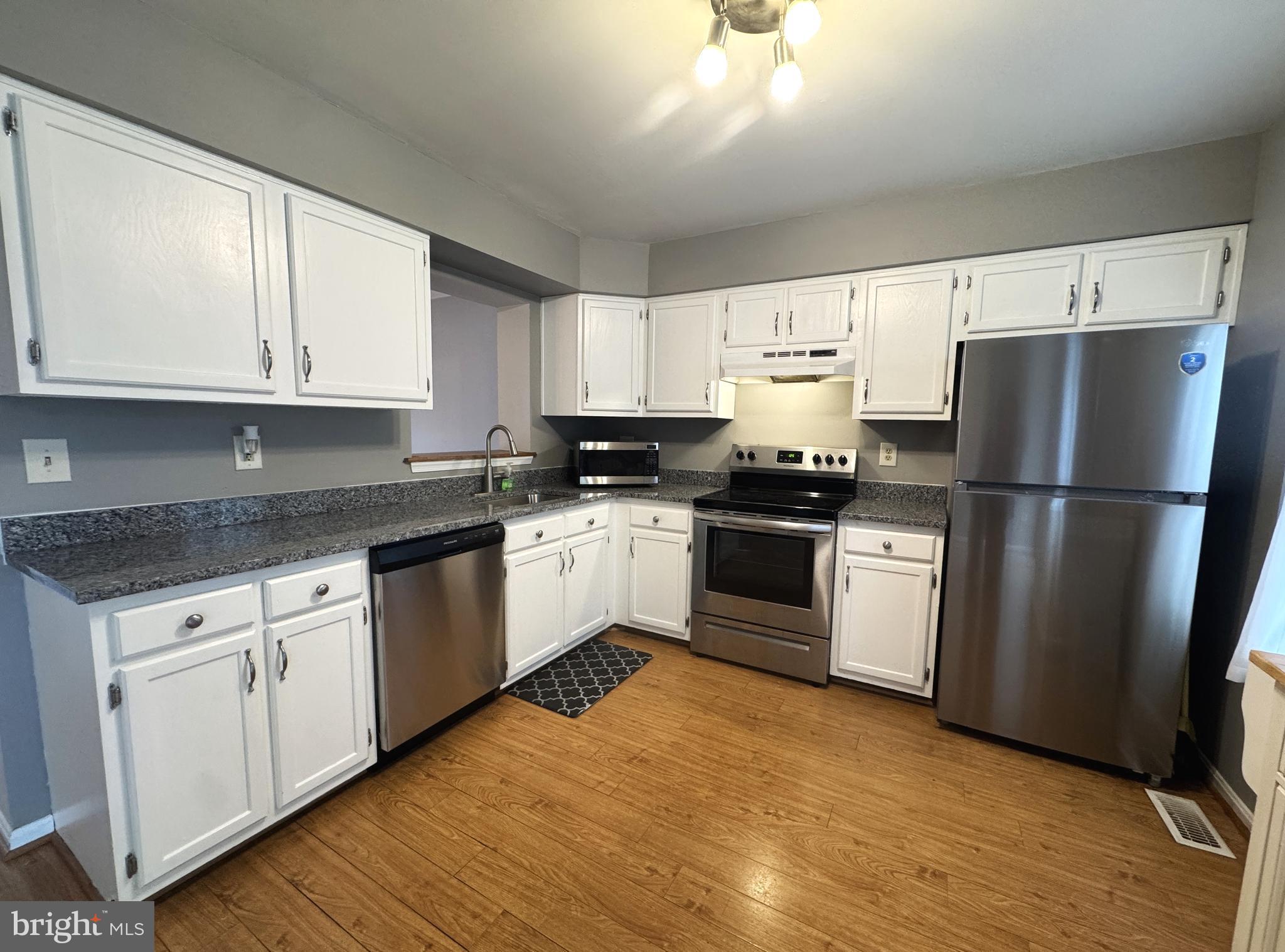 RIVERCHASE - Residential