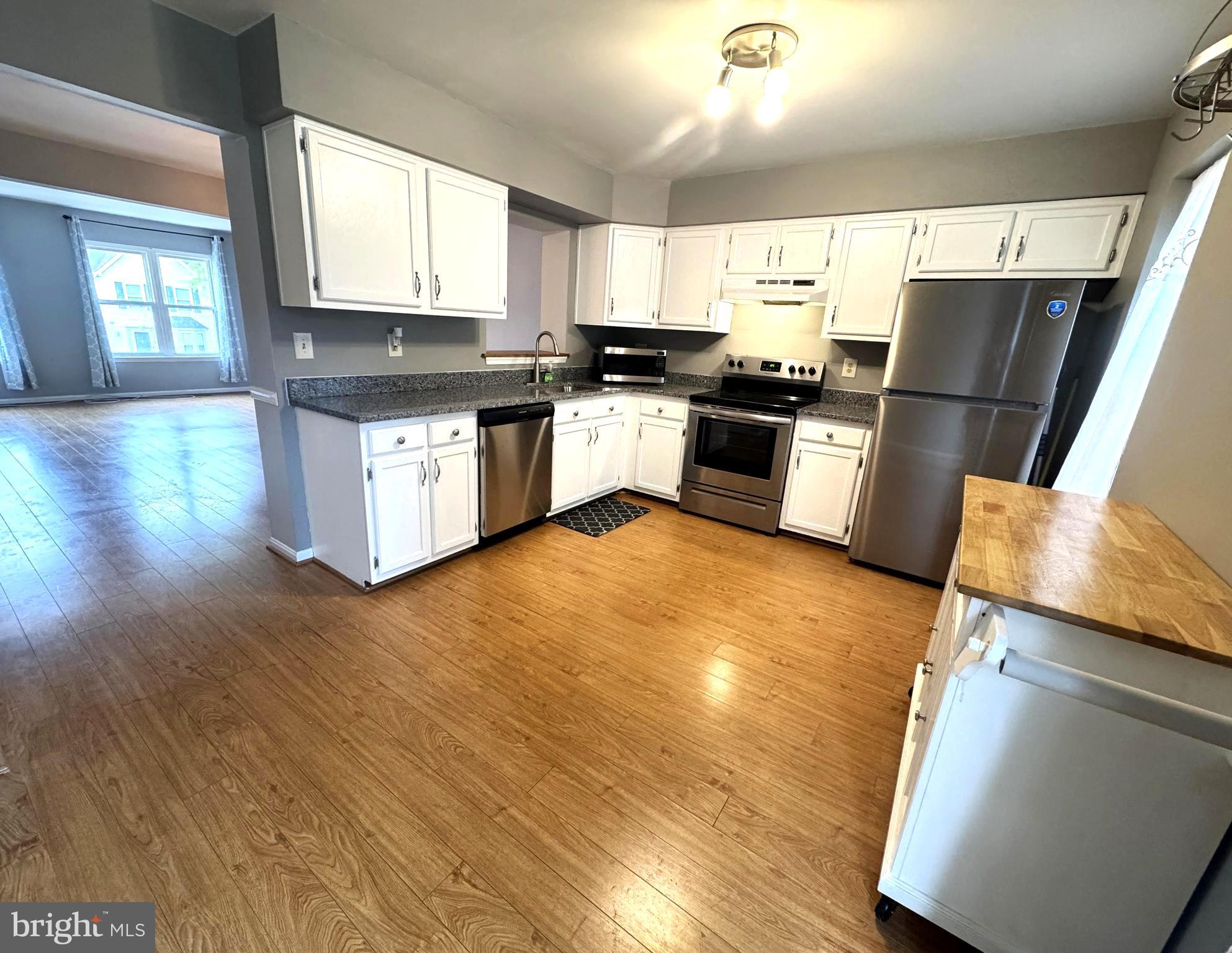 RIVERCHASE - Residential