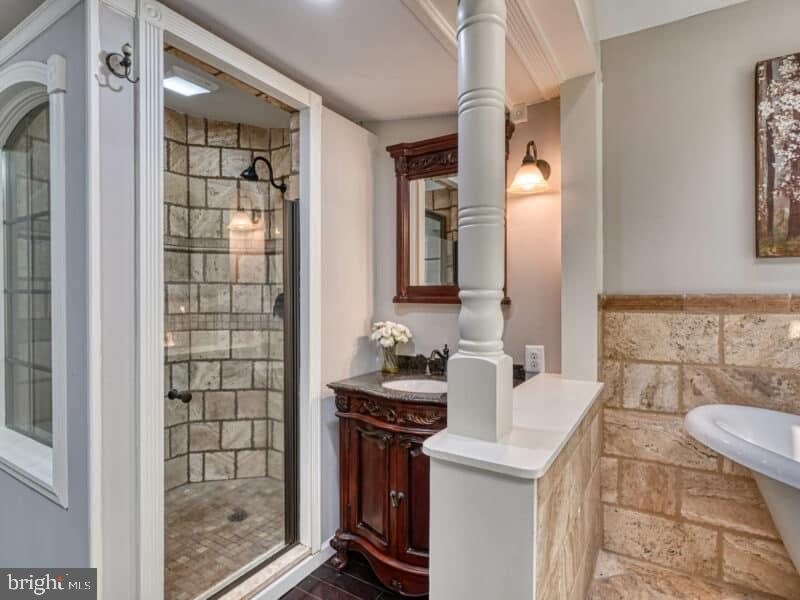WHITEHALL - Residential