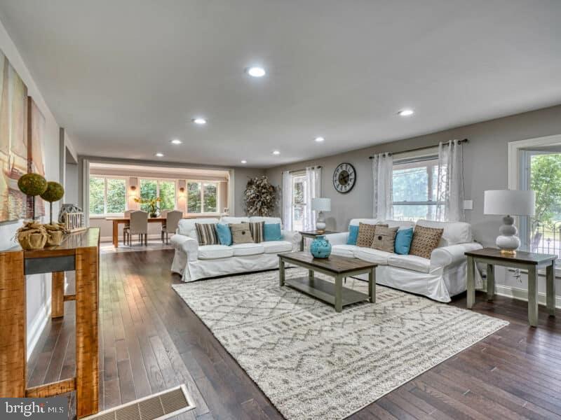 WHITEHALL - Residential
