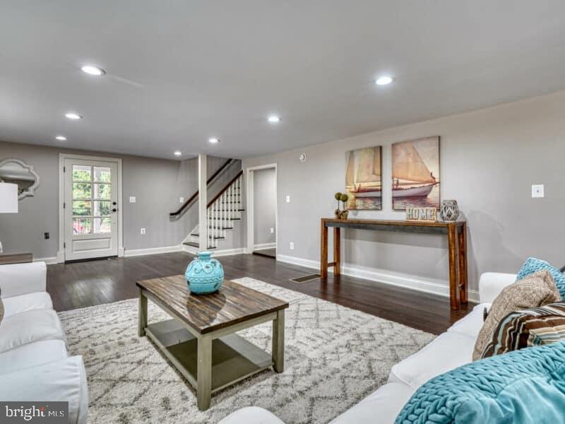 WHITEHALL - Residential