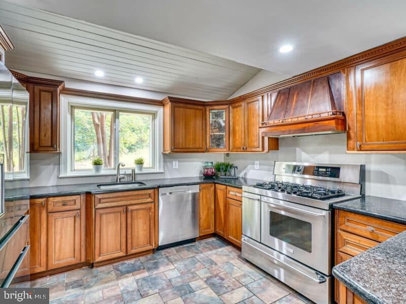WHITEHALL - Residential