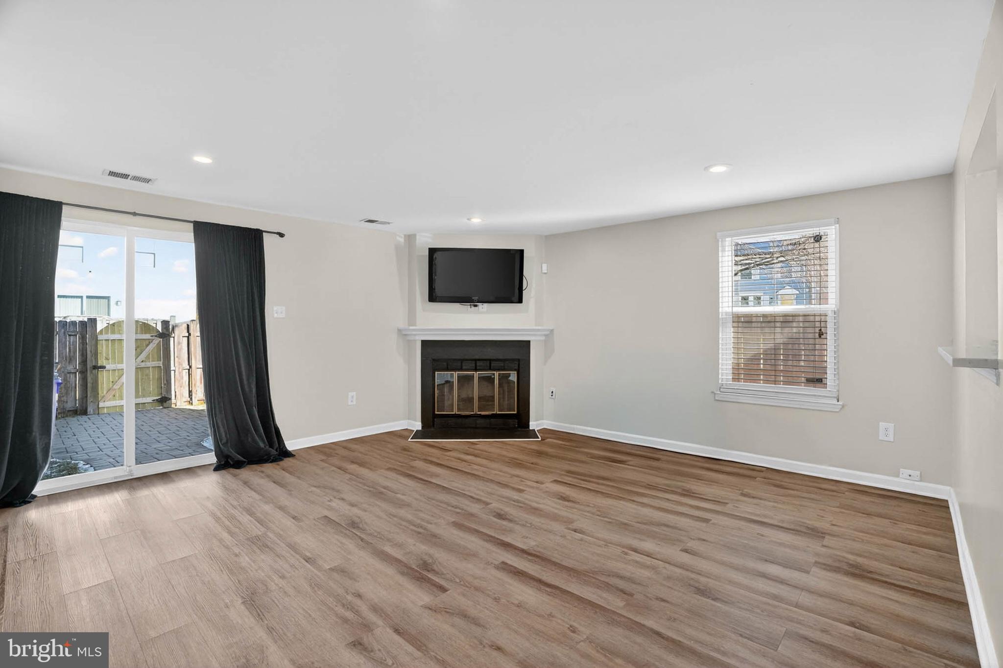 OAK POND - Residential