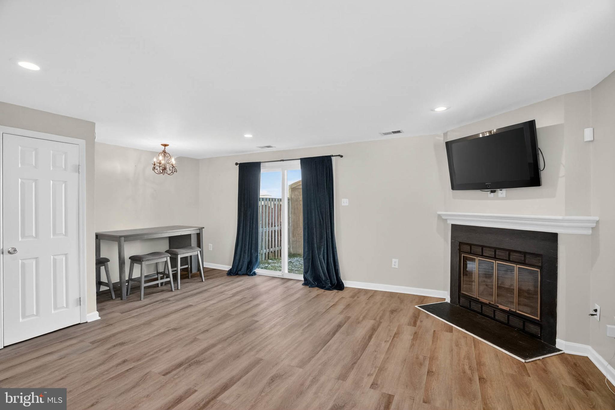 OAK POND - Residential