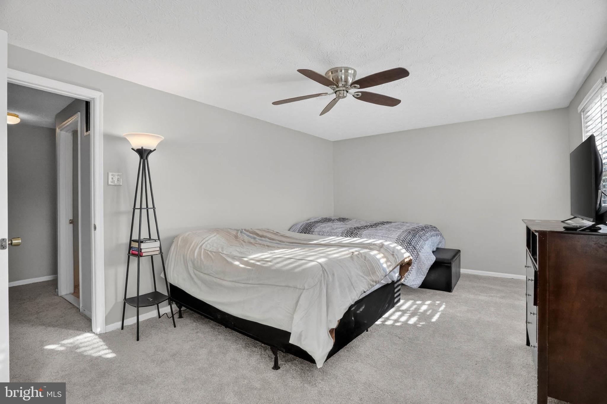 OAK POND - Residential