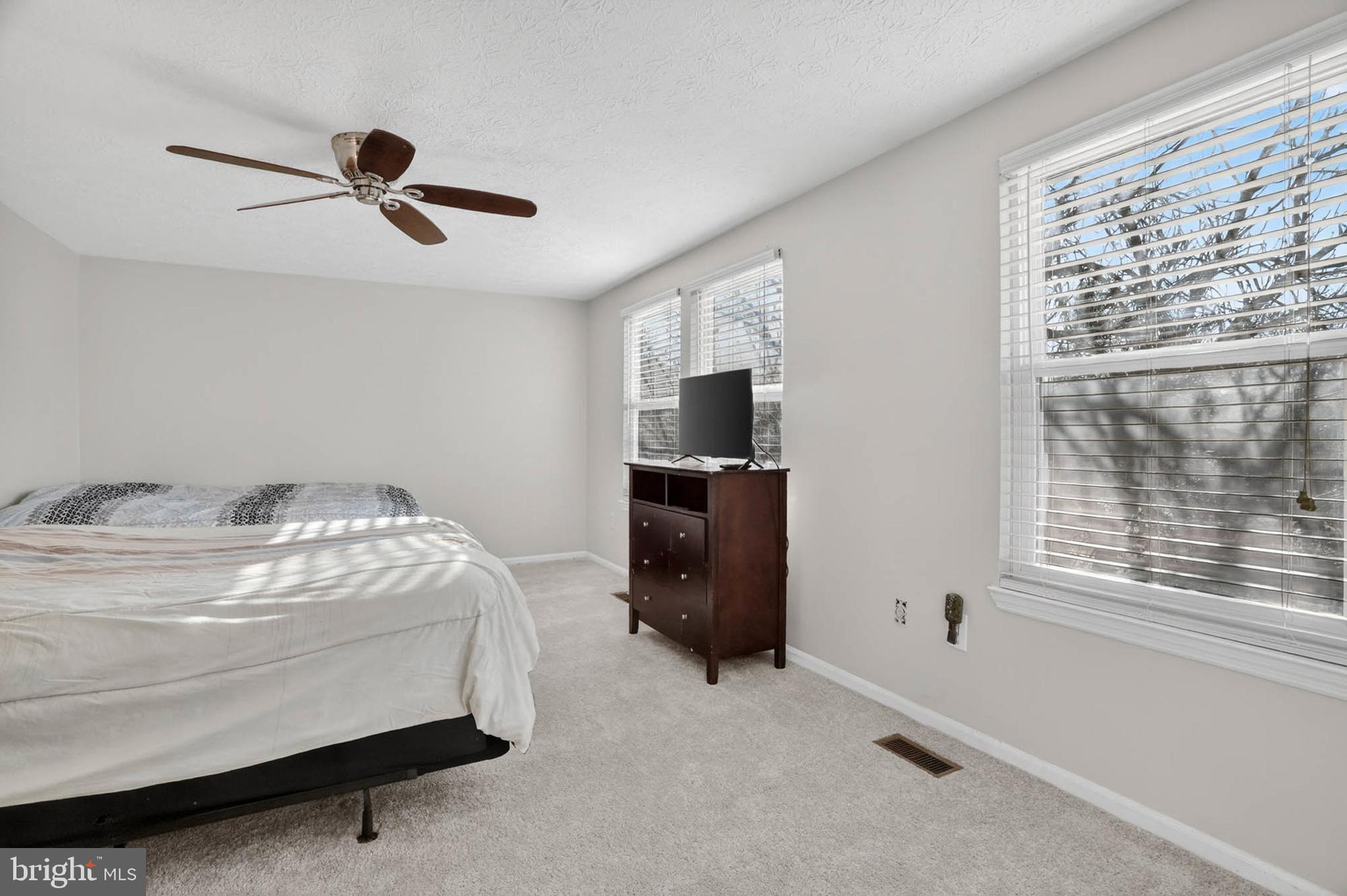 OAK POND - Residential