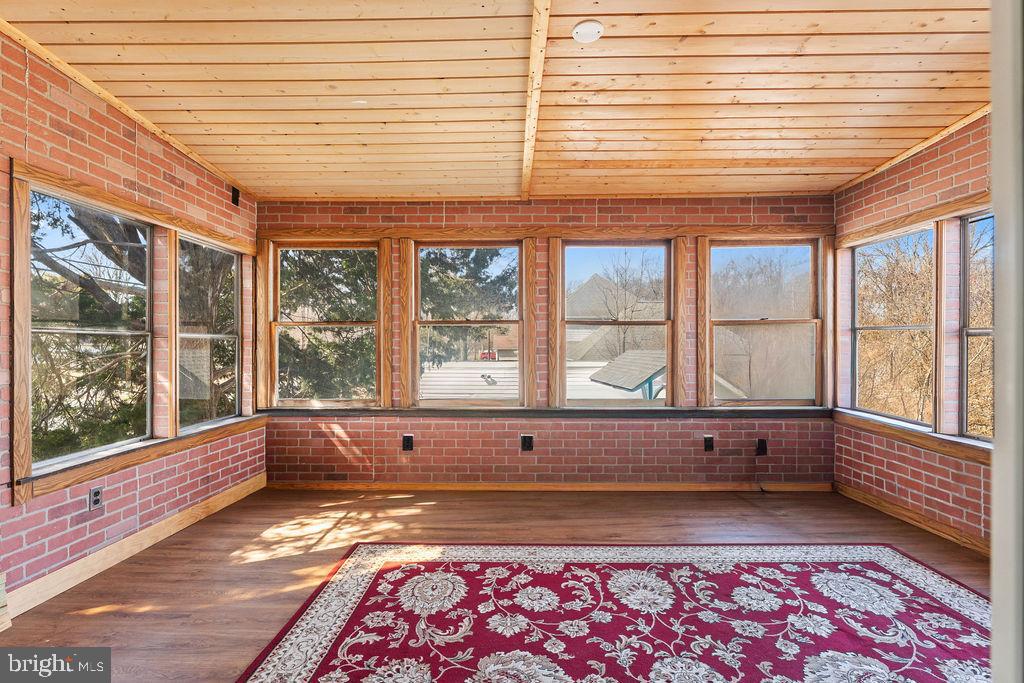 ROSELAND - Residential