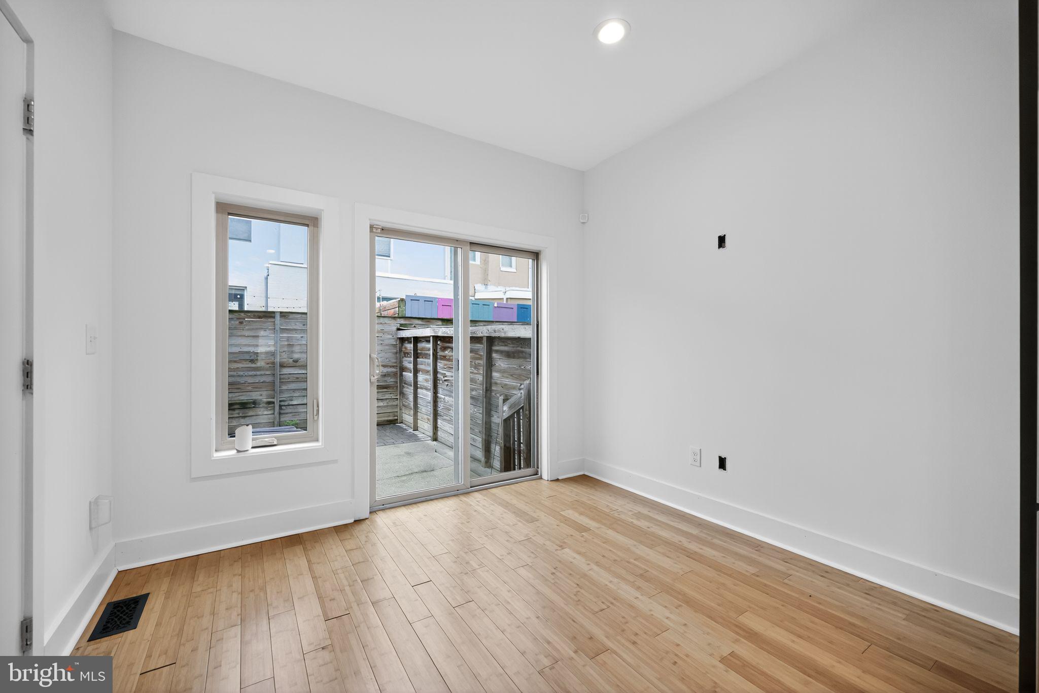 KENSINGTON - Residential