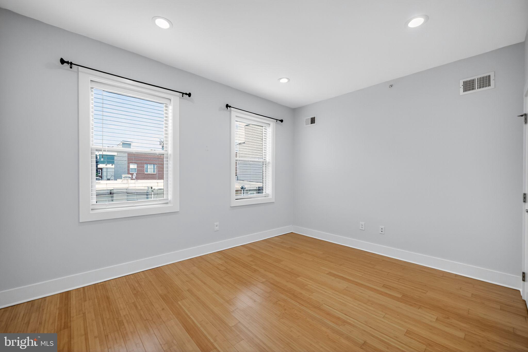 KENSINGTON - Residential