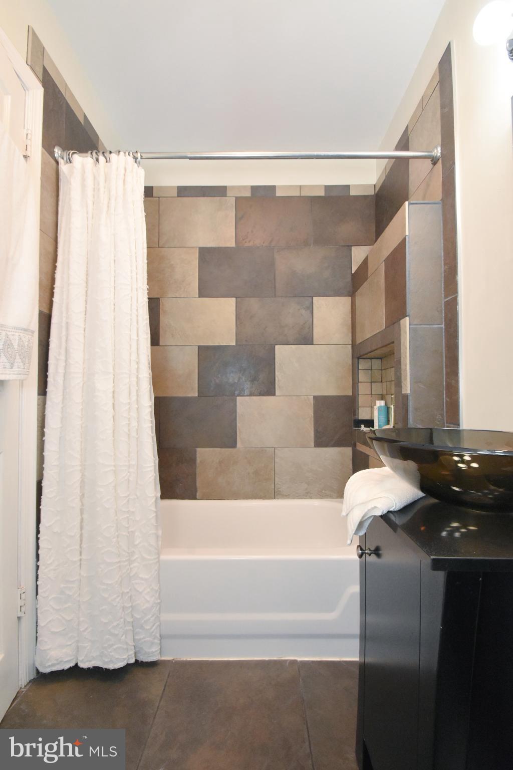 PORT RICHMOND - Residential