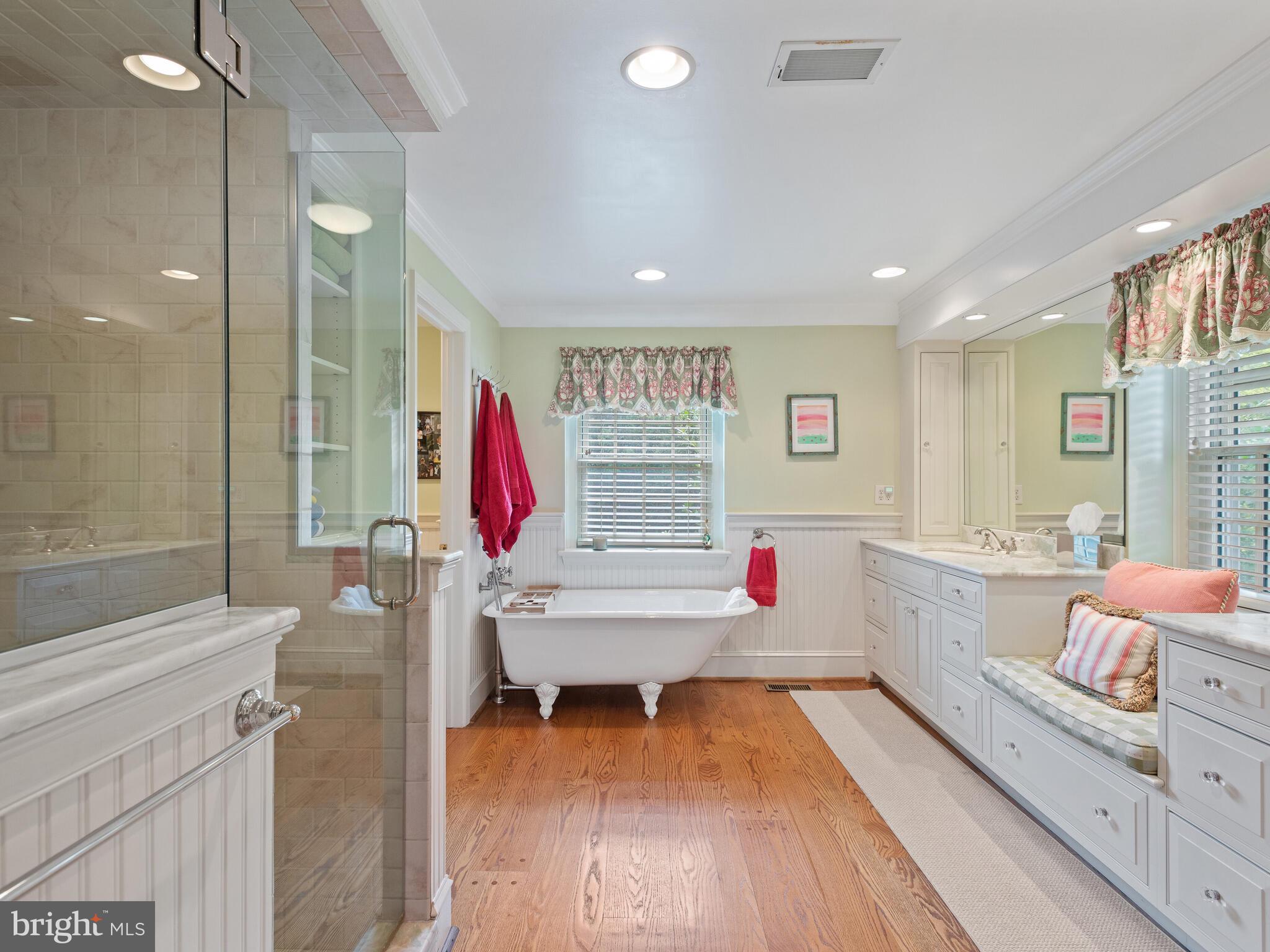 GLADWYNE - Residential