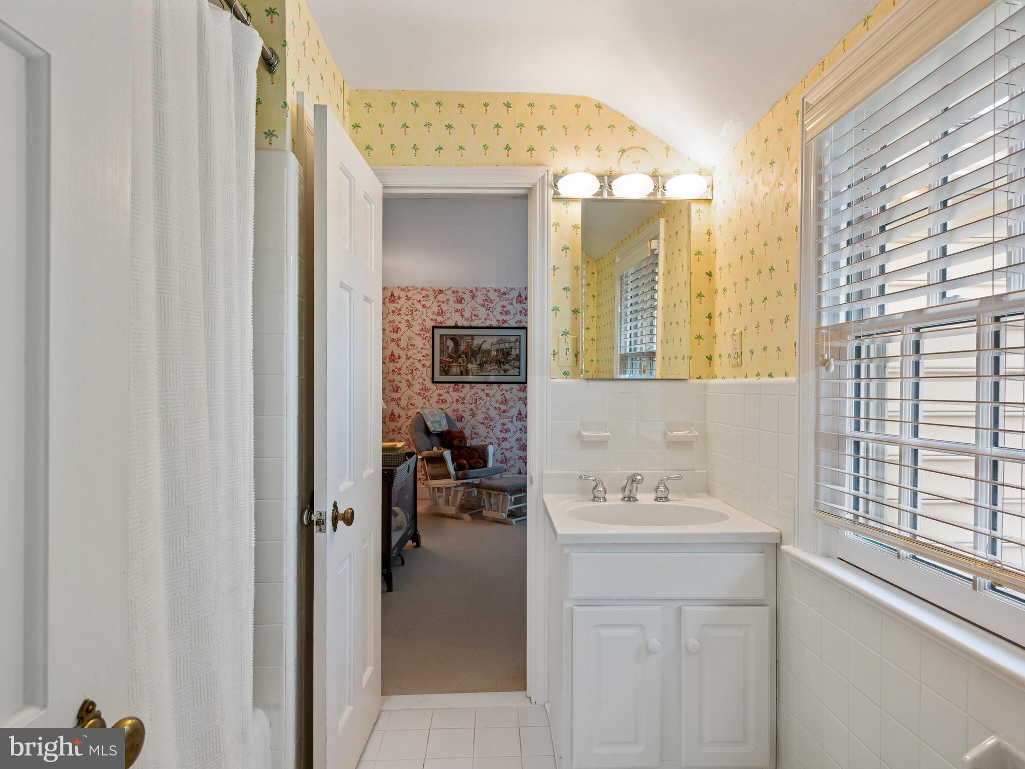 GLADWYNE - Residential