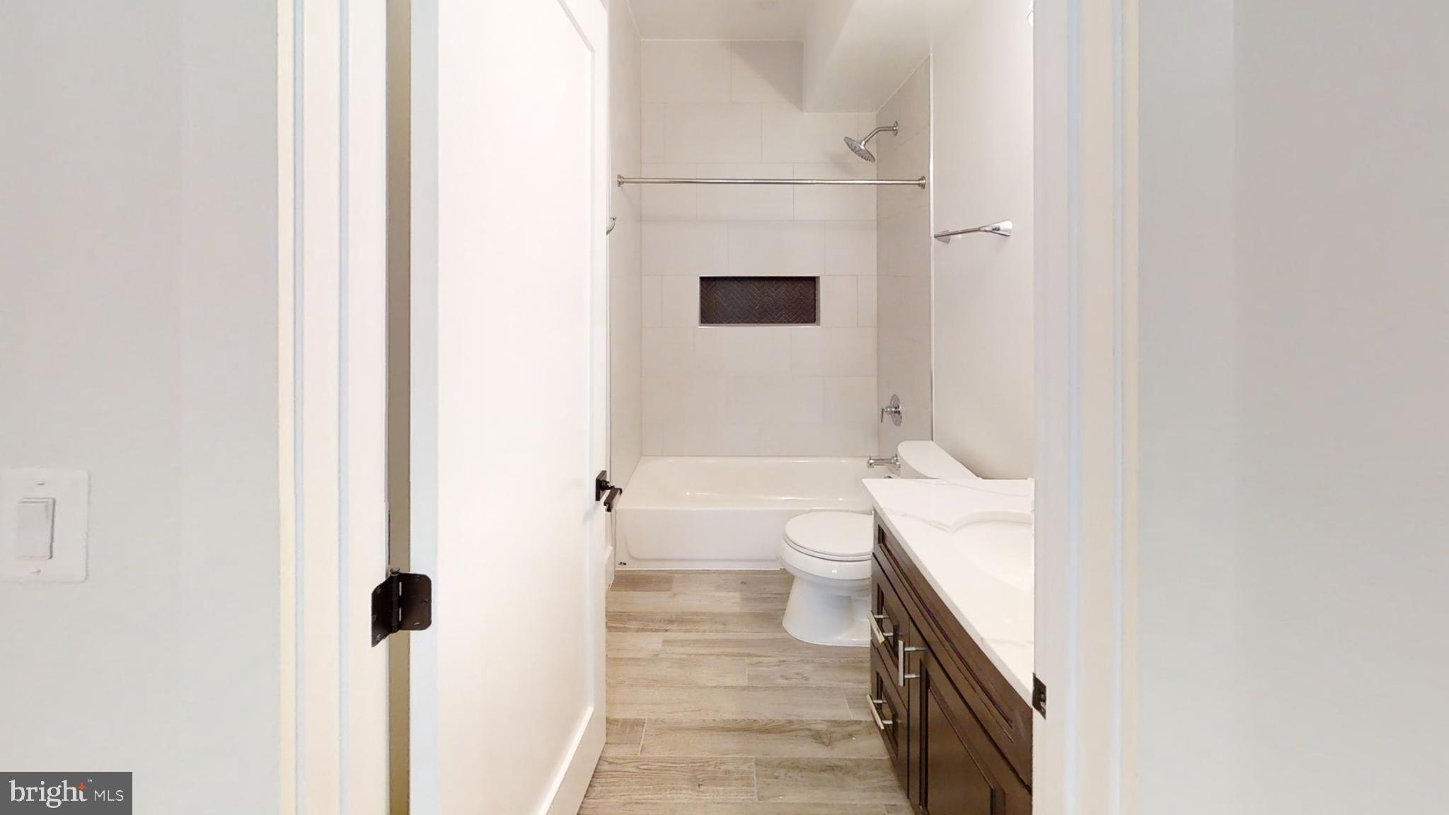 VIENNA WOODS - Residential