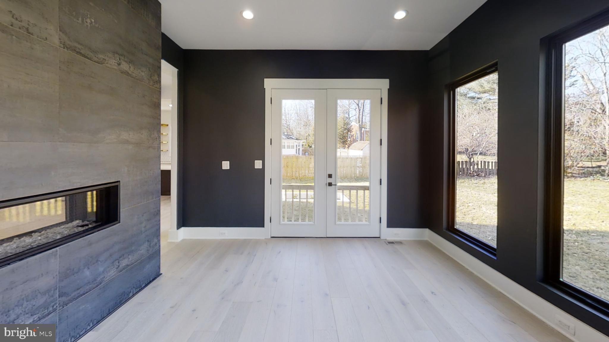 VIENNA WOODS - Residential