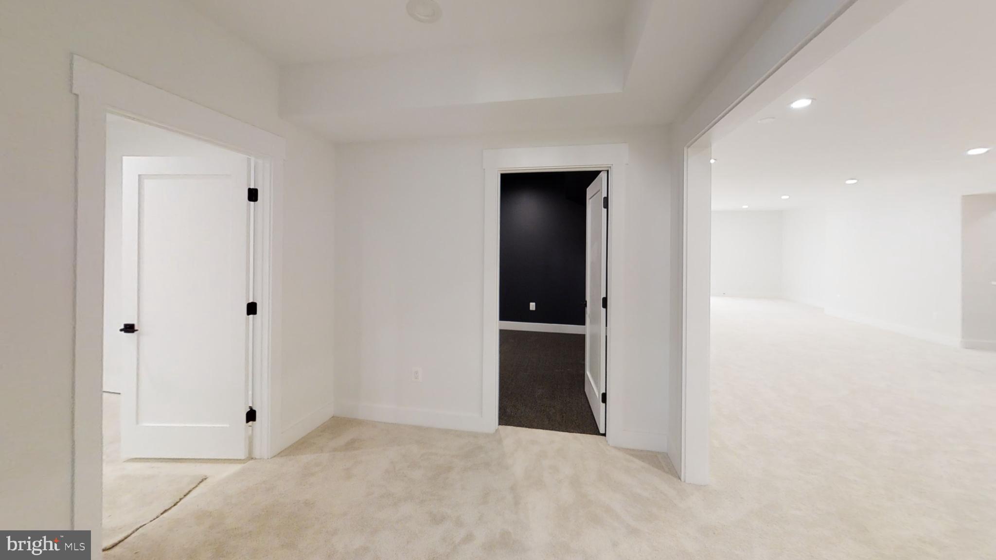 VIENNA WOODS - Residential