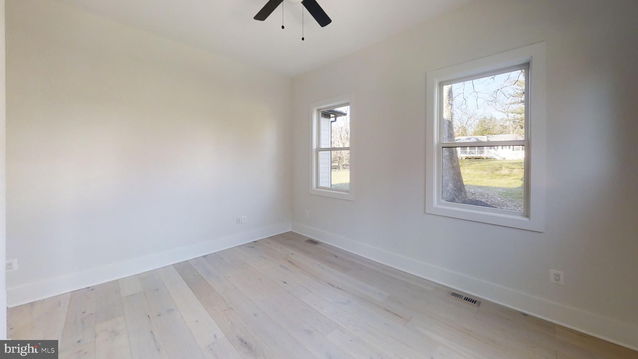 VIENNA WOODS - Residential