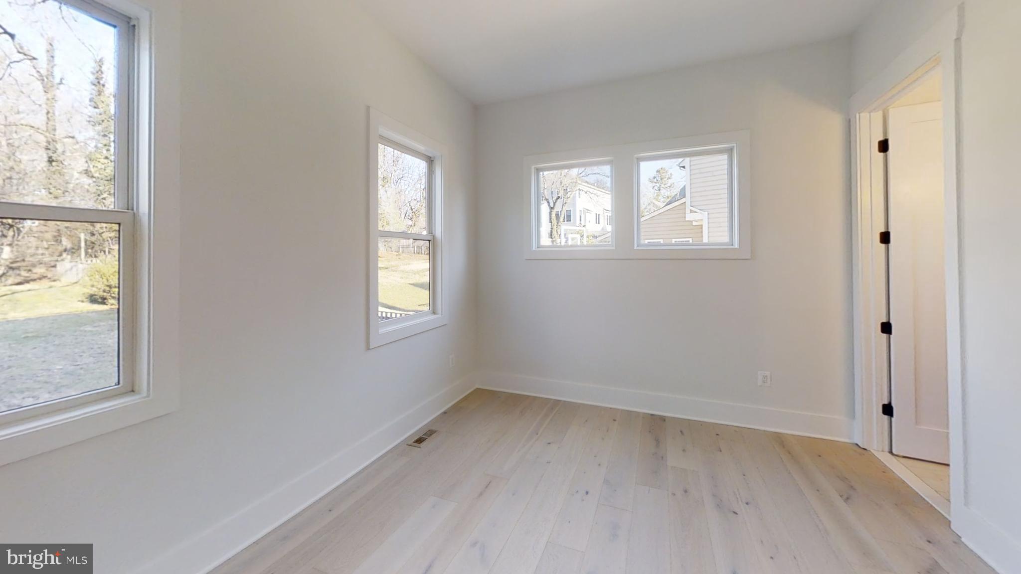 VIENNA WOODS - Residential