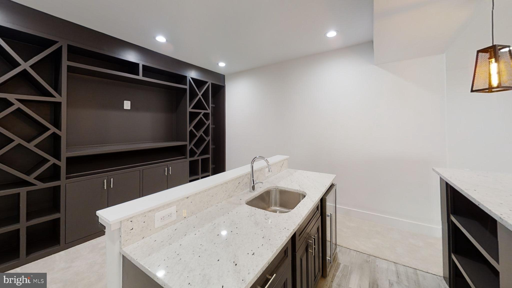 VIENNA WOODS - Residential