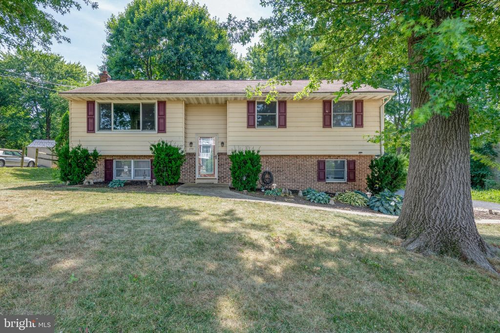 Photo of 779 Holly Tree Road, Manheim, PA 17545 (MLS # PALA2052112)