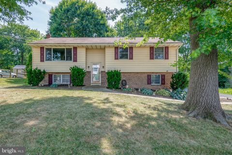Photo of 779 Holly Tree Road, Manheim, PA 17545 (MLS # PALA2052112)