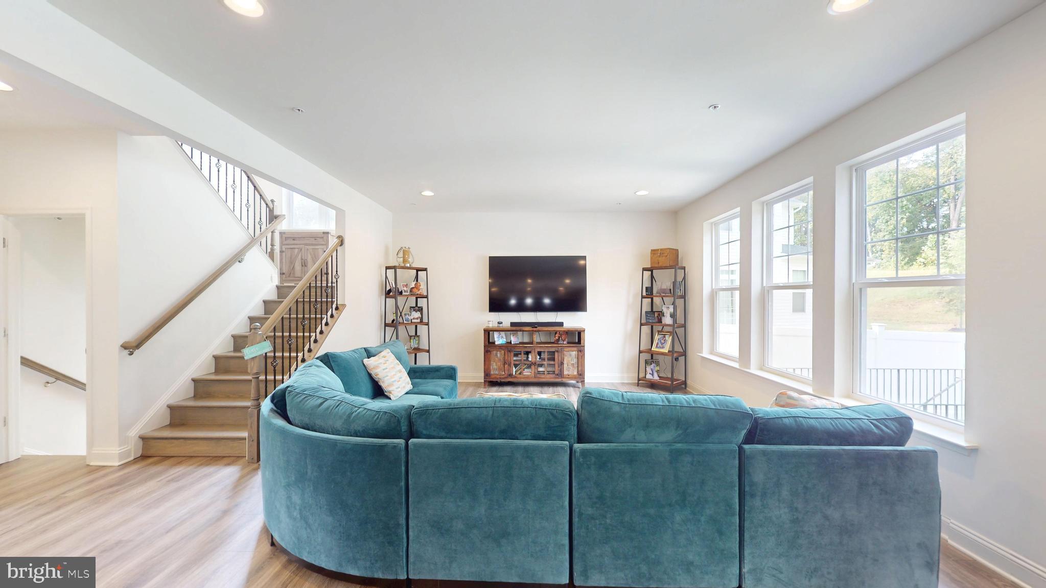 MARLBORO RIDGE - Residential