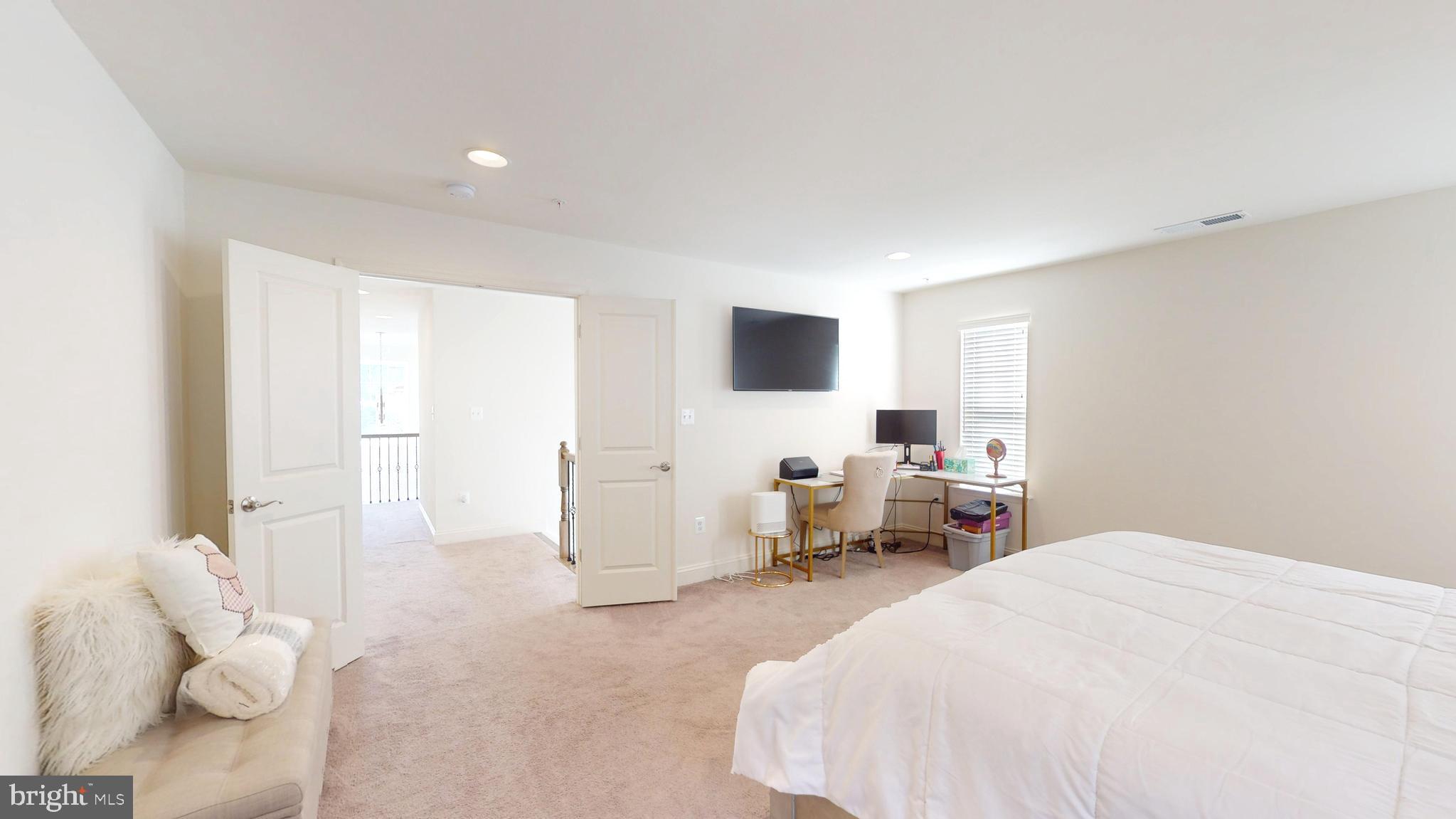 MARLBORO RIDGE - Residential