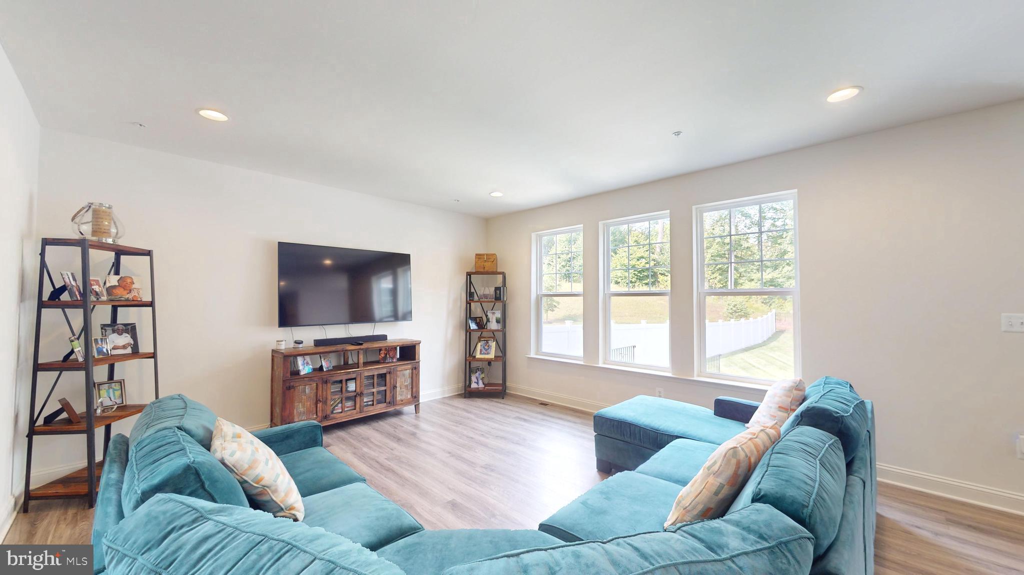 MARLBORO RIDGE - Residential