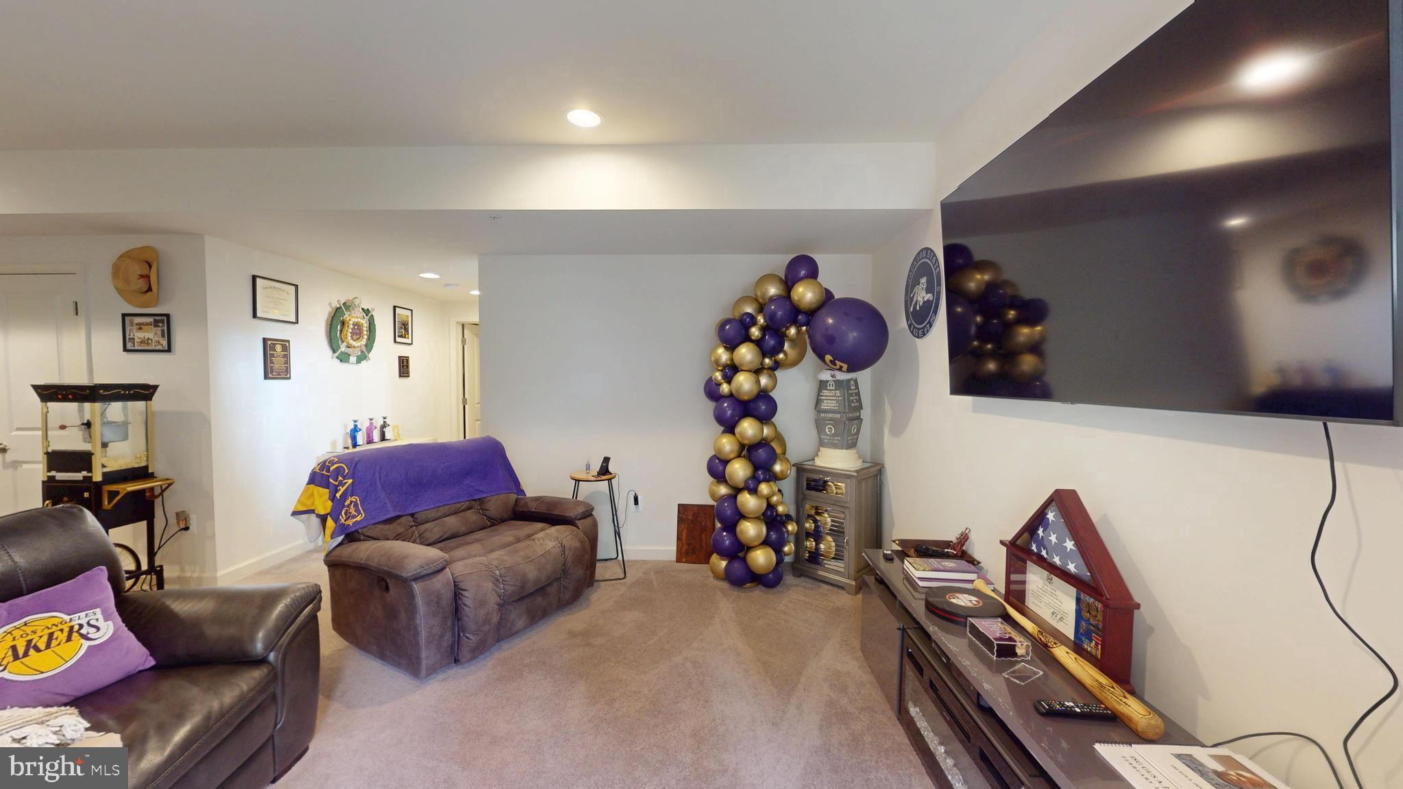 MARLBORO RIDGE - Residential