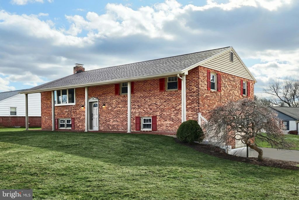 Photo of 113 Brant Drive, DALLASTOWN, PA 17313 (MLS # PAYK2095666)