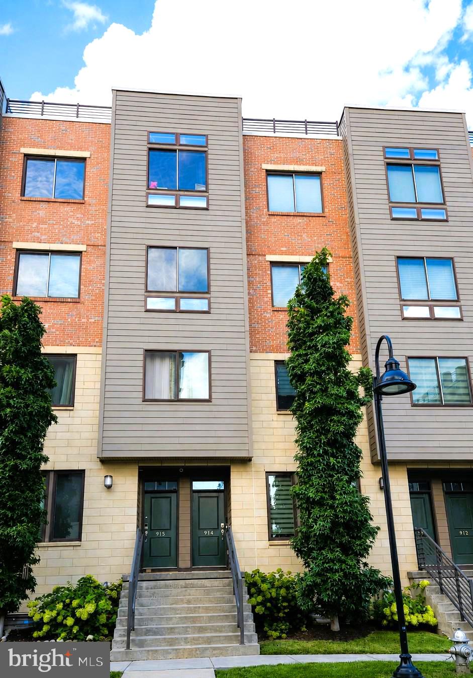 914 LAKEVIEW COURT #35 UPPER