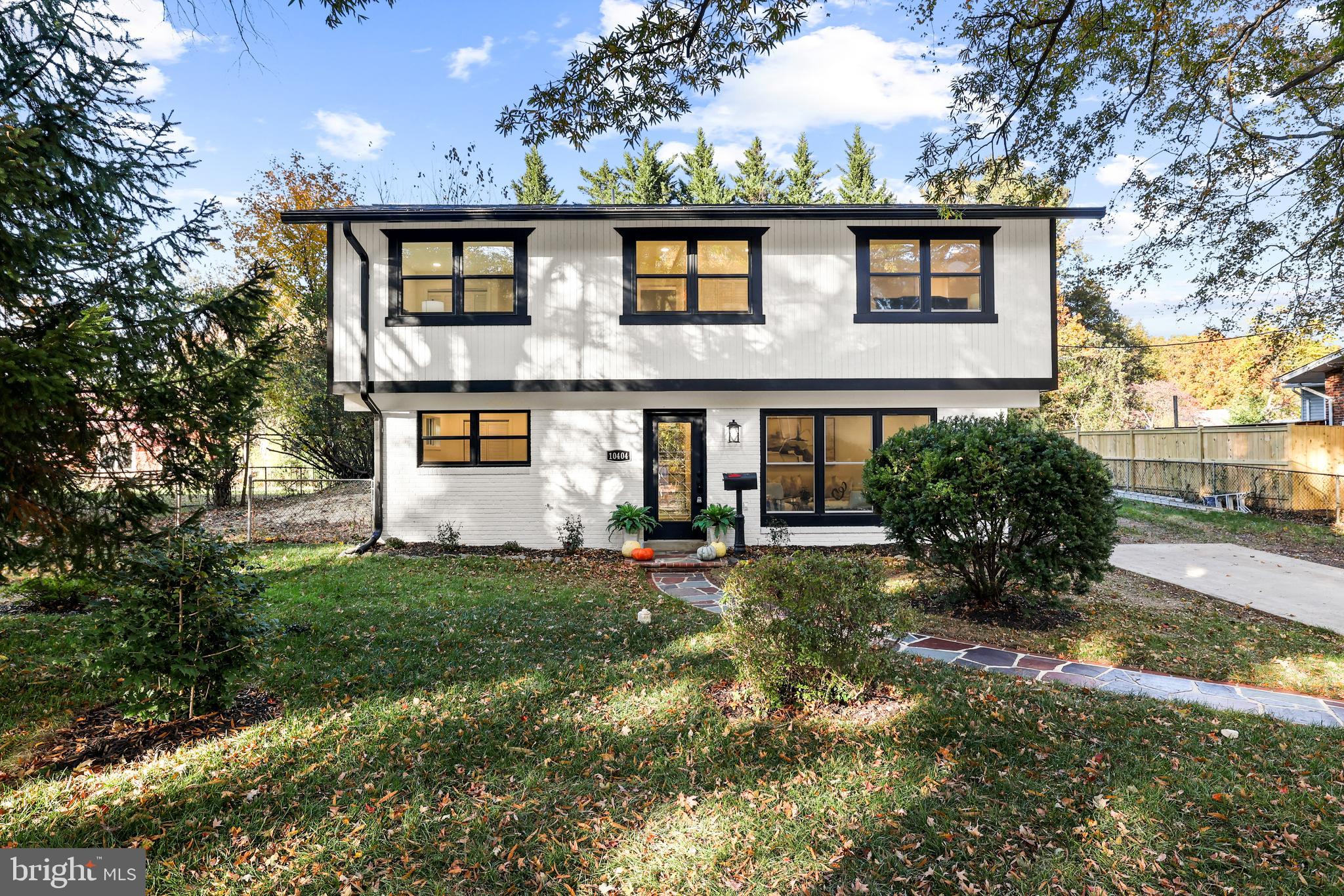10404 FOREST AVENUE