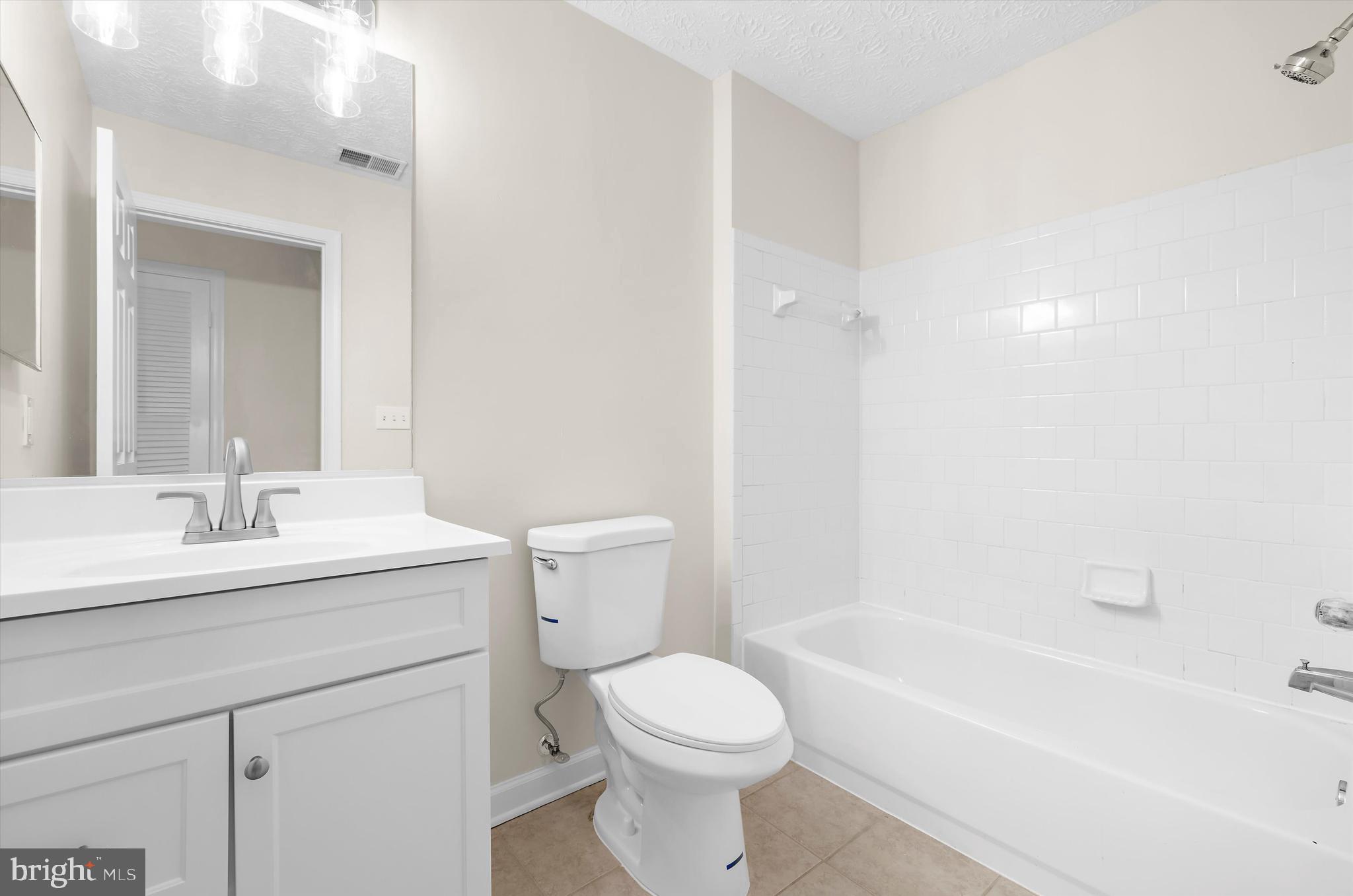 ADMIRAL REACH AT HARBOUR GATES - Residential Lease